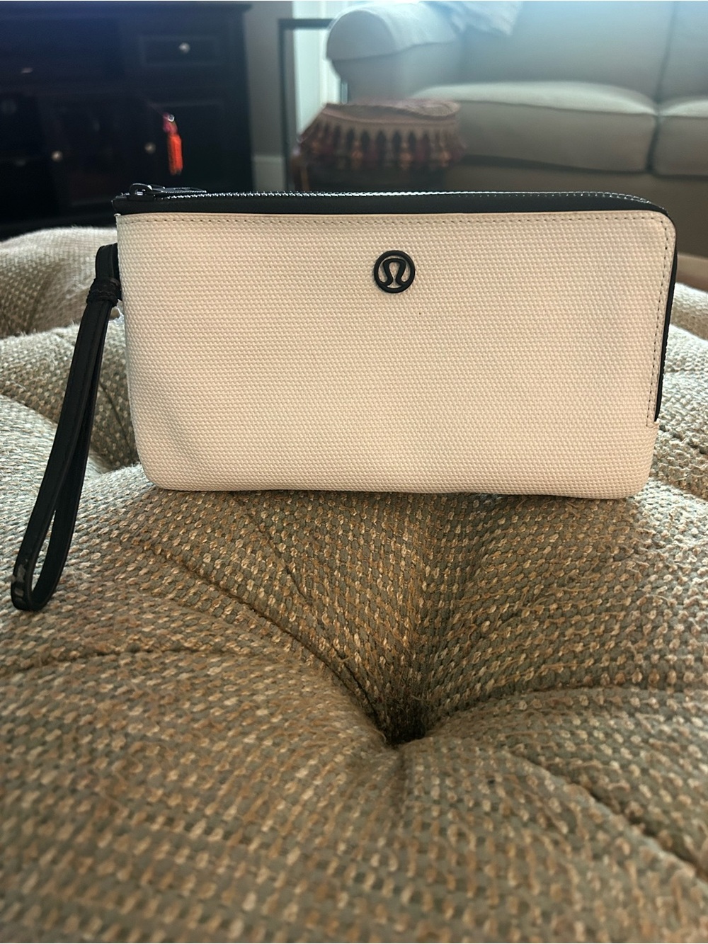 NWOT Lululemon Double Up Pouch White Black Zippered Wrist Strap Logo Black HW